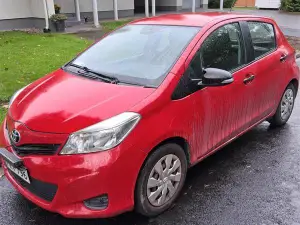 Toyota Yaris 1.3, 2012, 1,3l, Bensiini, 264 tkm - Korjattavaksi tai varaosiksi