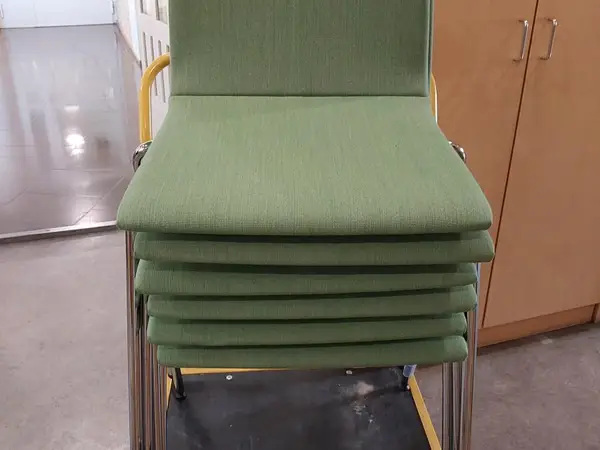 Kuvan mukaisia Iskun toimistotuoleja