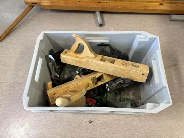 Sekalainen laatikko työkaluja