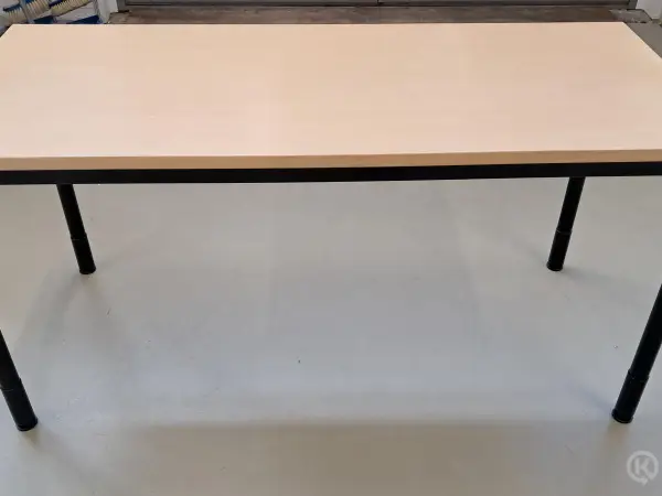 Pöytä (nro 1248)