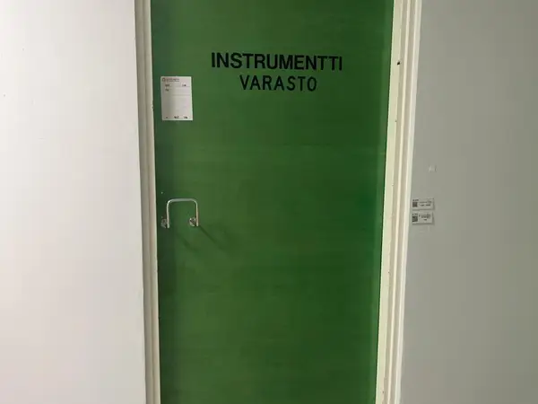 Ovi (nro 227) tila E1 Röntgen 148