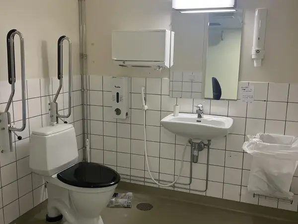 WC-Kalusteet (nro 429) tila E1 Röntgen 102