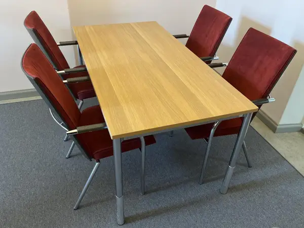 Mio - tuolit 4kpl + pöytä (nro 505) tila 3. krs 3