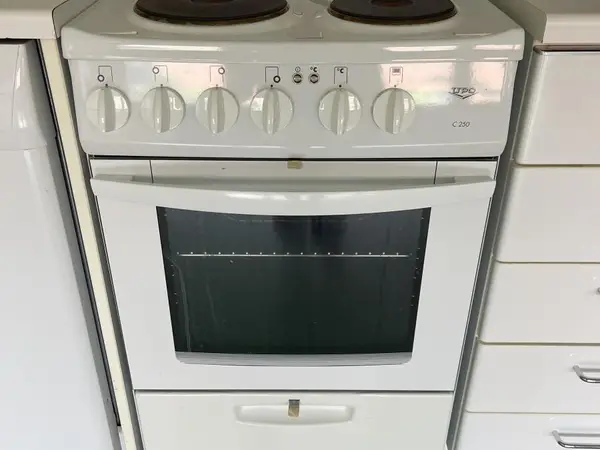 UPO uuni ja liesi (nro 231) tila E1 Röntgen 183