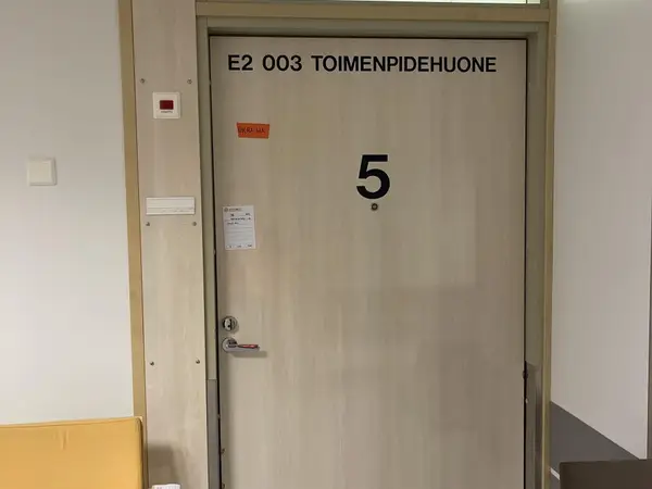 Äänieriste- ja palo-ovi (nro 98) tila E2 ortopedia 003
