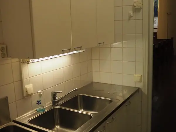 Siivouskomeron kaapisto + terästaso