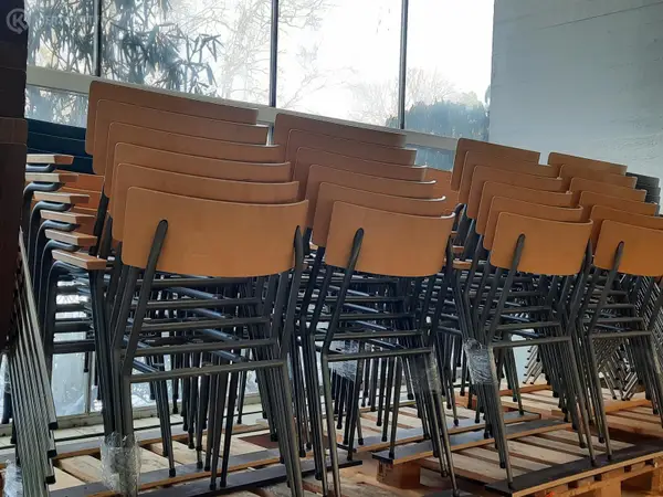 Piiroinen Arena 011, käsinojalliset tuolin rungot, Tarjoa 600€. K051557