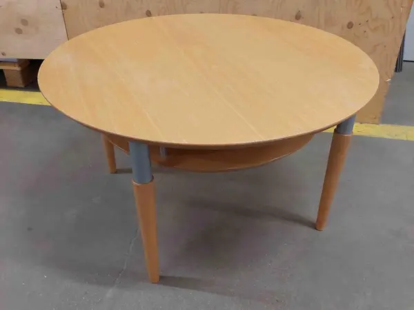 Pöytä