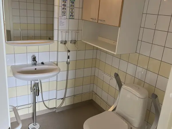 Inva WC-kalusteet (nro 43) tila 1.krs 117