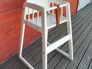 Syöttötuoli valkoinen