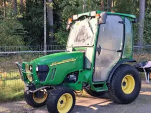 John Deere 2520 4X4 1.3, 2010, 4x4, Diesel ja 200CX -etukuormain