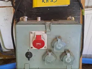 Sähkökeskus tai työmaakeskus. nro KH25