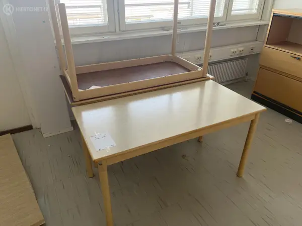 Pöydät 3kpl (nro 5) tila 1 krs. 103