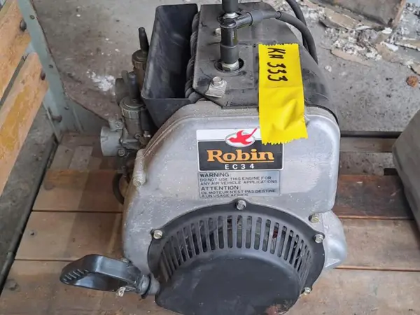 Fuji Robin EC34 -kaksitahtimoottori KH333