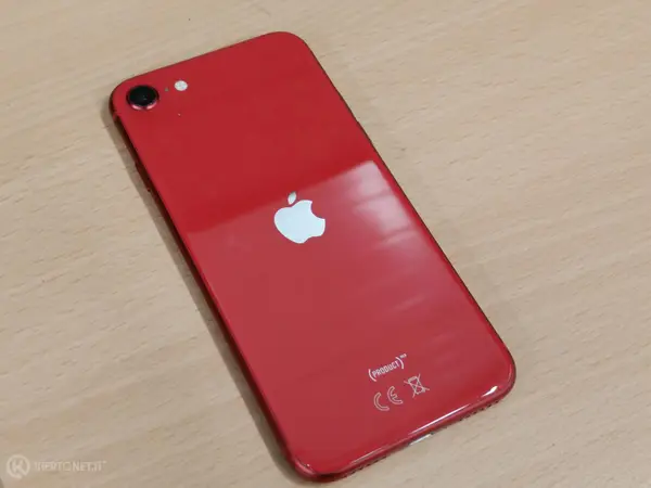 Apple iPhone SE (2. sukupolvi, 2020) älypuhelin (nro 47.)