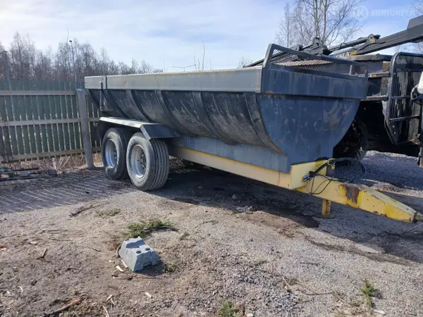 Traktorin perävaunu.