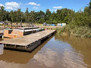 20 m pitkä laituri sekä 6 m pitkä kävelysilta (Laituri nro 2)