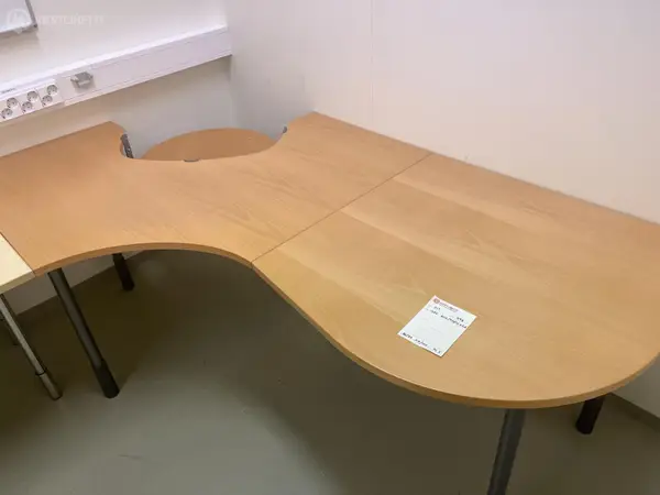 Isku kulmapöytä (nro 211) tila E2 Kipupoliklinikka 098