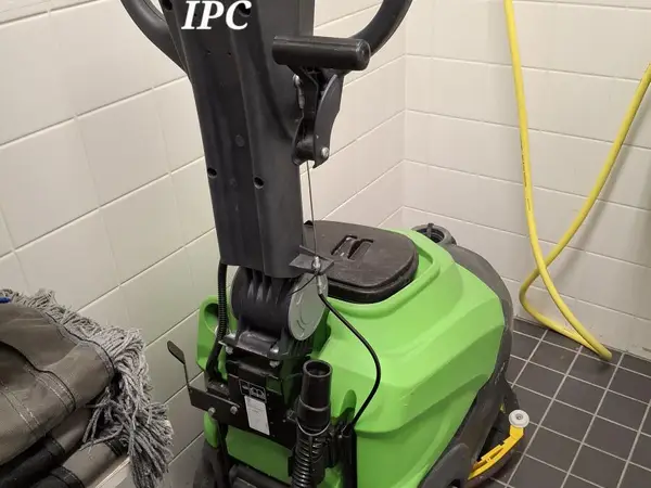Ammattikäyttöön tarkoitettu yhdistelmäkone siivoukseen IPC CT30 B45