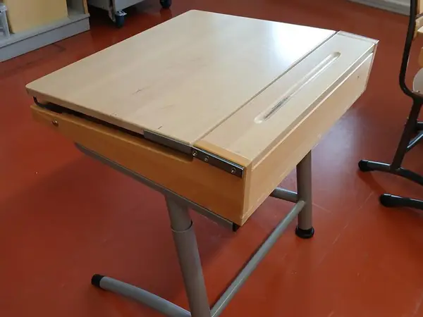 Laatikolliset pulpetit 202 kpl (korkeussäädettävä) (nro 1.)