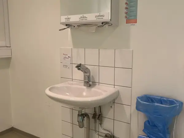 Automaattihana + allas (nro 12) tila E1 Röntgen 114A