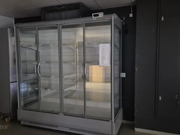 Arneg Kylmäkaappi/-vitriini (nro 305) tila E2 Aula kahvio