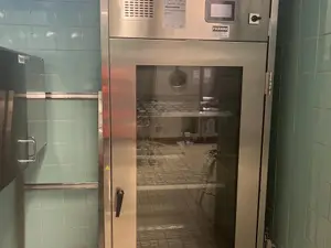 FRANKE DC2200 instrumenttikuivauskaappi (nro 74) tila D1 Leikkaussalit 033