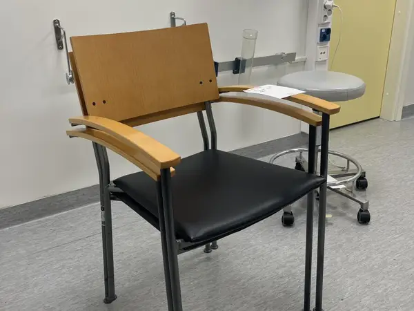 Tuolit Isku 2kpl (nro 83) tila E2 Kipupoliklinikka 087