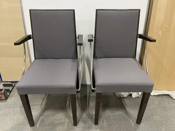 Linnatuolit 2kpl (nro 444) tila P Erä 5.