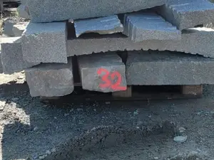 Kurun harmaata graniittia ns. "RÄÄPPIKIVEÄ" Erä 32 eurolavalla