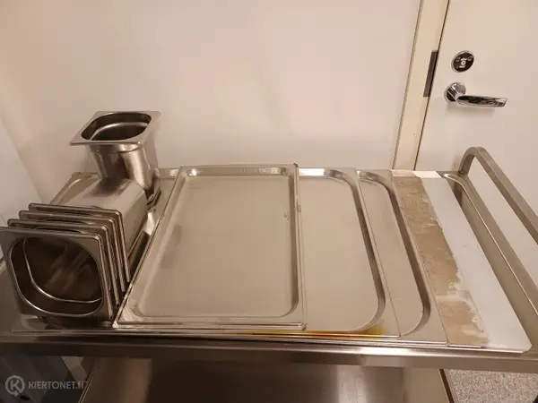 GN peltejä ja astioita