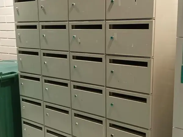 PUNTA metallinen postilokerikko 32-lokeroa