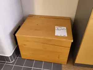 Pieni laatikko sisällöineen (nro 151) tila 1. Huone 18