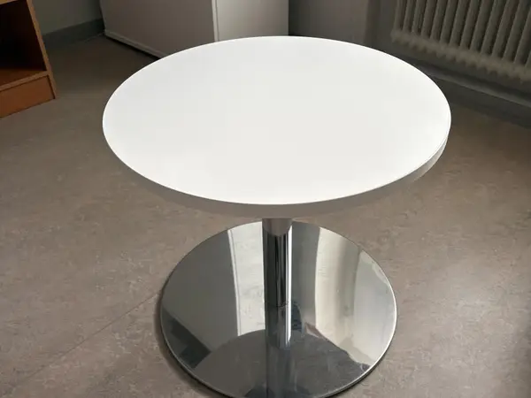 Pöytä