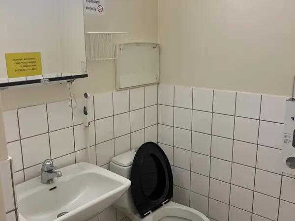 WC-kalusteet (nro 65) tila E2 Kipupoliklinikka 083