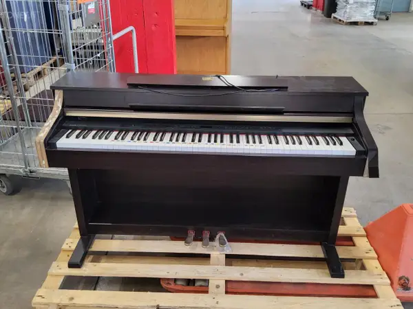Digitaalipiano Yamaha Clavinova CLP-330