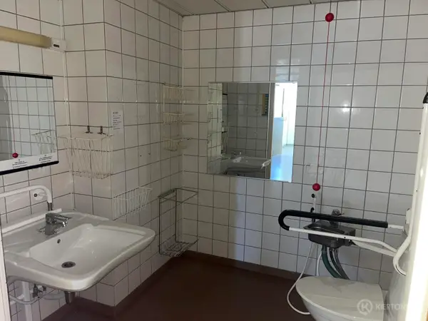 INVA WC-KALUSTEET (nro 270) tila D4 027