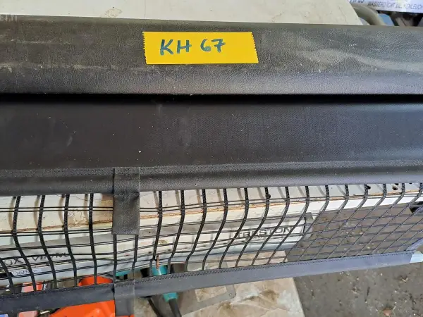 Auton tavaratilan rullaverho. nro KH67