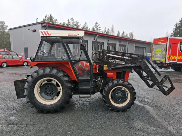 Traktori Zetor 6245
