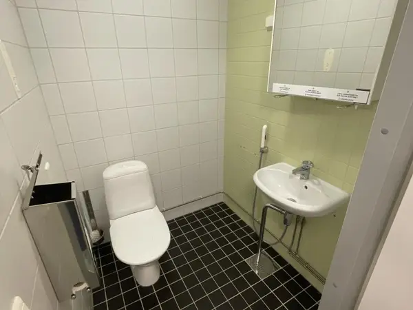 WC-kalusteet (nro 33) tila D1 Leiko 015