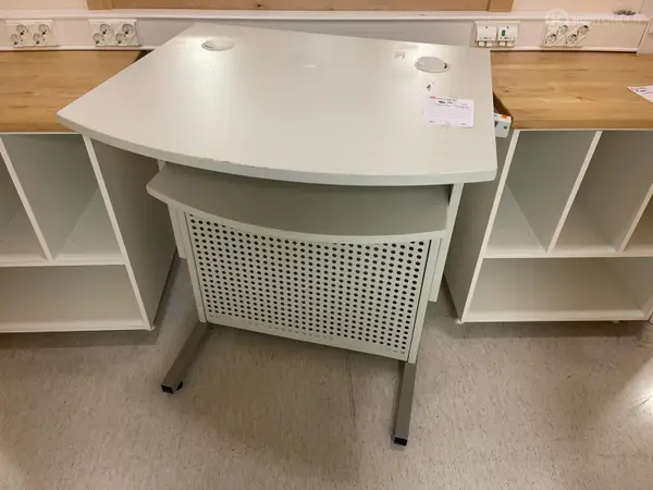 Siemens työtaso (nro 370) tila E1 Röntgen 127