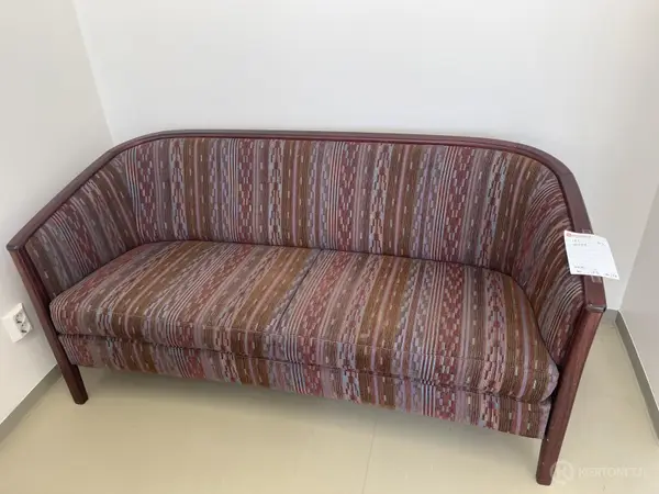 Sohva (nro 143) tila F2 Yhtymähallinto 012