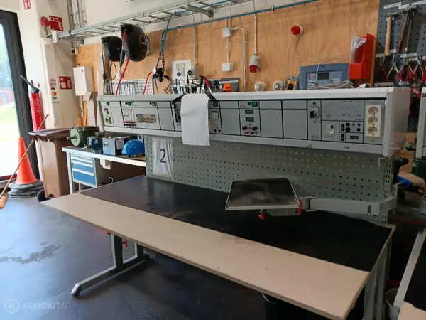 Teklab sähkölaboratoriopöytä (nro 2)