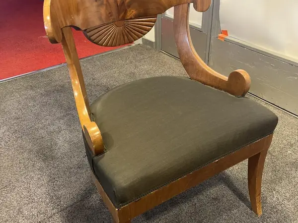Beidermeier-tyylinen nojatuoli (nro 57) tila H Erä 4