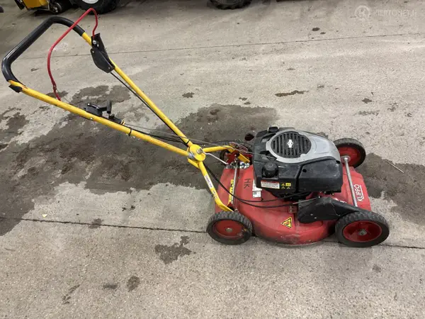 Klippo ruohonleikkuri kunnostettavaksi (nro 21) tila V Halli
