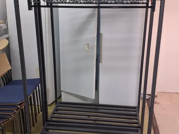 Metalliset naulakot
