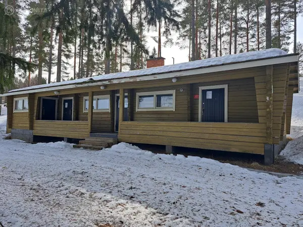 Hirsirunkoinen rakennus purettavaksi ja pois siirrettäväksi