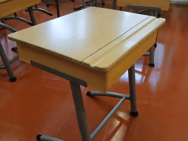 Laatikolliset pulpetit 72 kpl (korkeussäädettävä) (nro 2.)