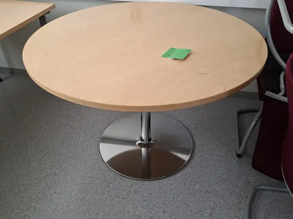 Pyöreä ruokapöytä