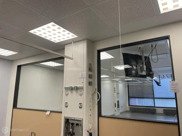 Ikkunat Finnglass- turvalasilla 2 kpl (nro 123) tila E2 Dialyysi 179